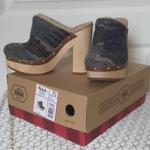 NWT NIB Woolrich Women's Journalist clogs